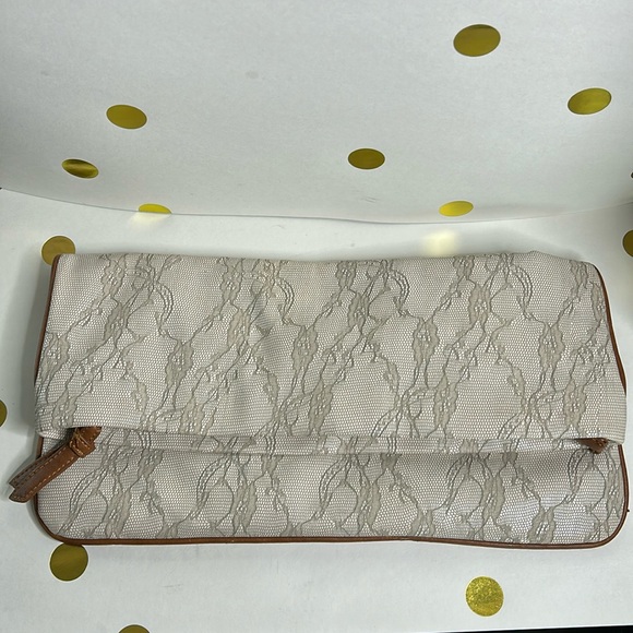 Cream and grey lace patterned clutch - Picture 1 of 5